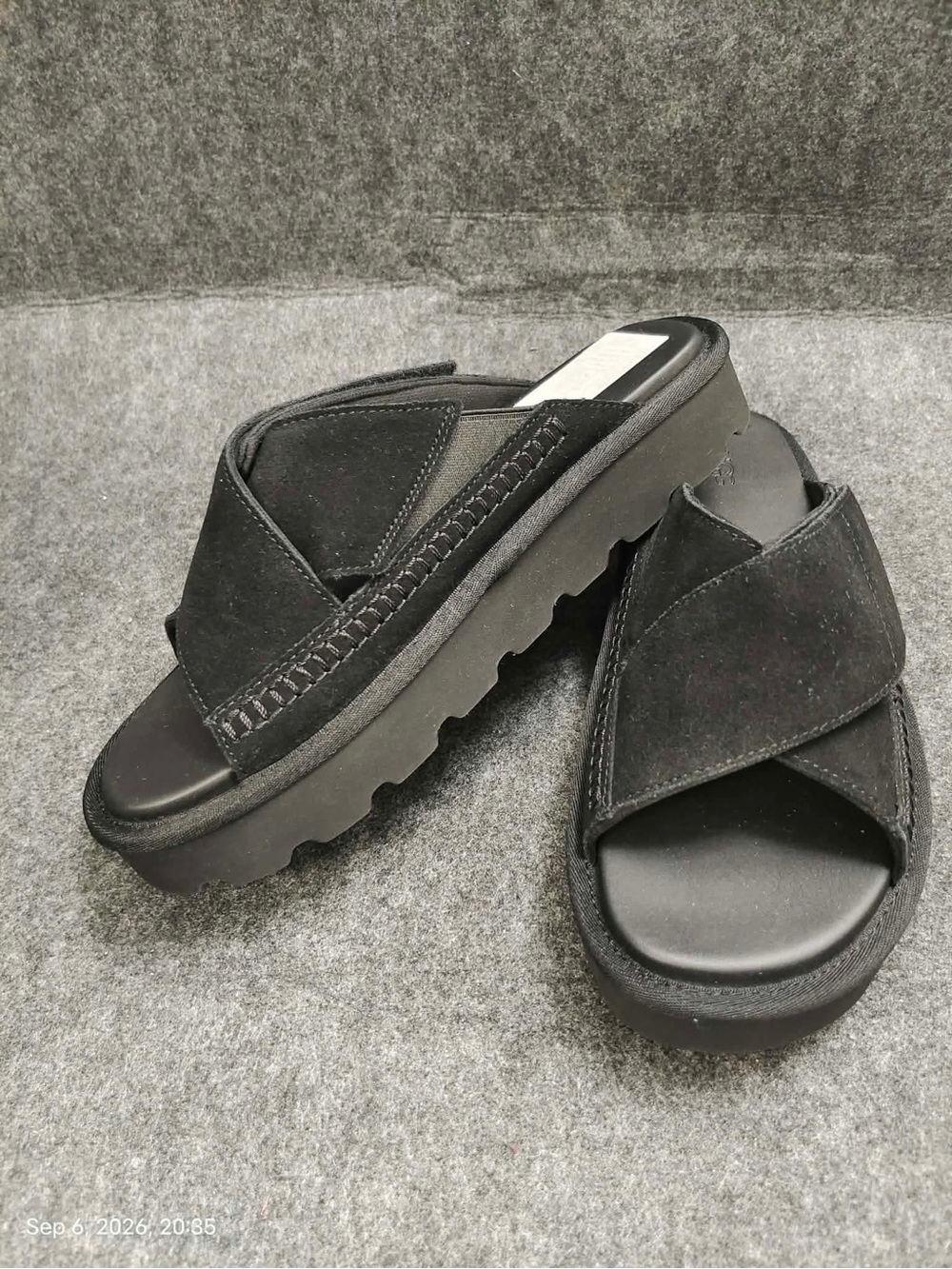 NWOB UGG Sungaze Platform Slide Sandal Black women Size 8